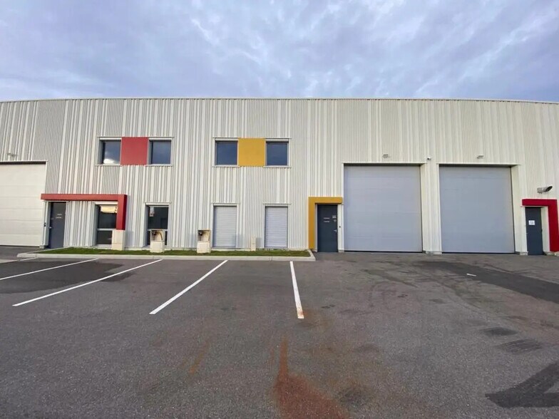 Local d'activités dans Corbas à vendre - Photo du bâtiment - Image 1 de 8