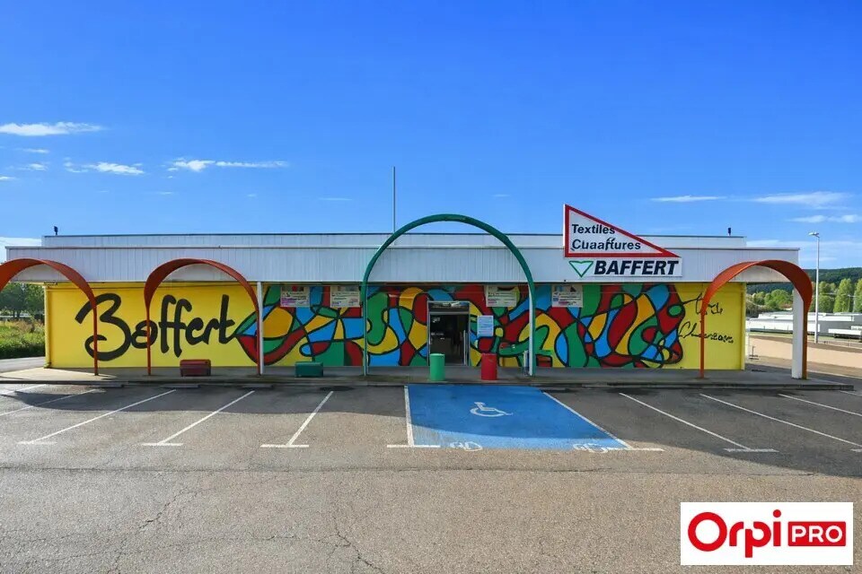 Retail in Ruy-Montceau for lease Building Photo- Image 1 of 7