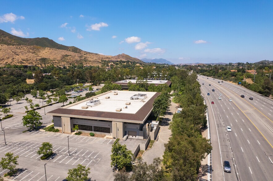 29701 Agoura Rd, Agoura Hills, CA à louer - Photo du bâtiment - Image 2 de 12