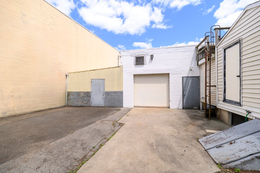 36 Larkin St, Stamford, CT for sale - Building Photo - Image 2 of 8