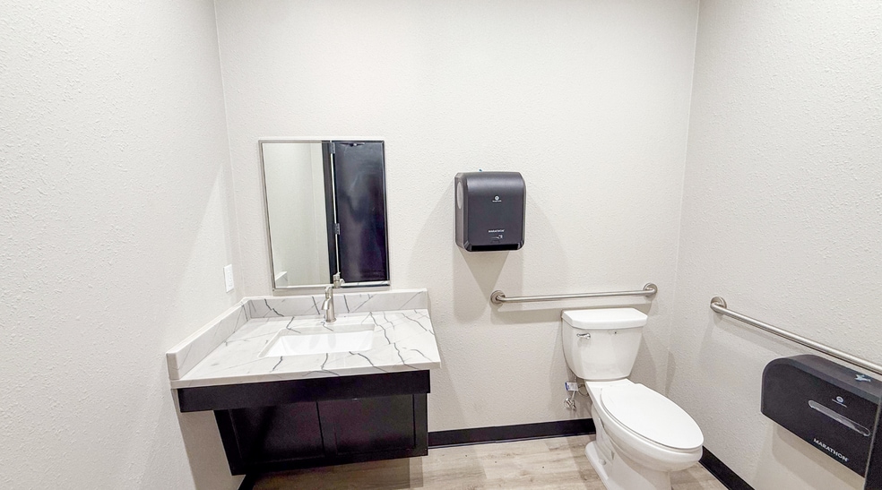 5713 W County 135 rd, Midland, TX for lease - Building Photo - Image 3 of 25