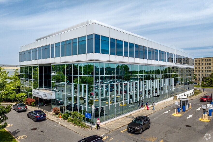 5345 Boul De L'assomption, Montréal, QC à louer - Photo principale - Image 1 de 4