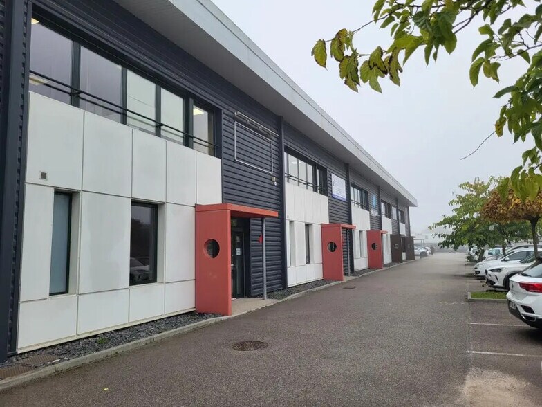 Flex dans Saint-Quentin-Fallavier à louer - Photo du bâtiment - Image 3 de 7