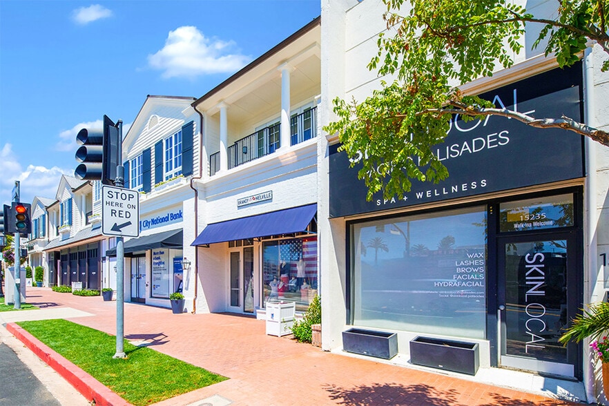 15231-15235 W Sunset Blvd, Pacific Palisades, CA for lease - Building Photo - Image 2 of 4