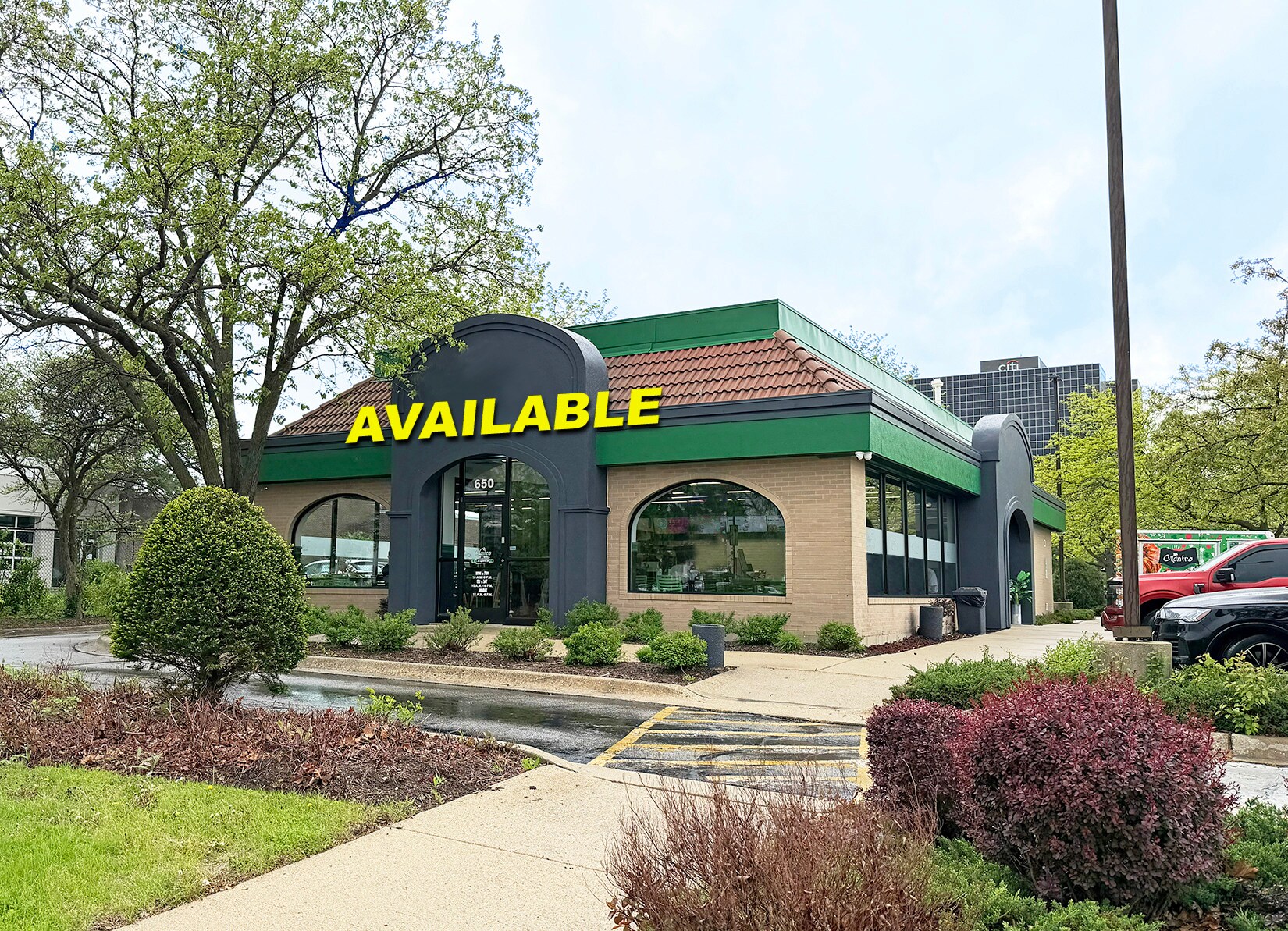 650 Mall Dr, Schaumburg, IL à louer Photo du bâtiment- Image 1 de 2