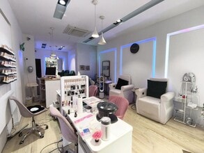 Retail in Barcelona, Barcelona for lease Interior Photo- Image 2 of 11