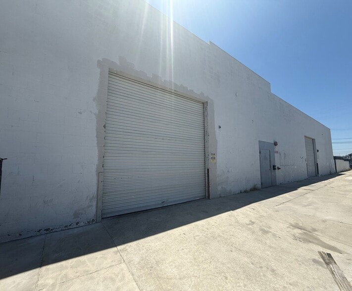 7322-7324 Atoll Ave, North Hollywood, CA for lease - Building Photo - Image 3 of 12