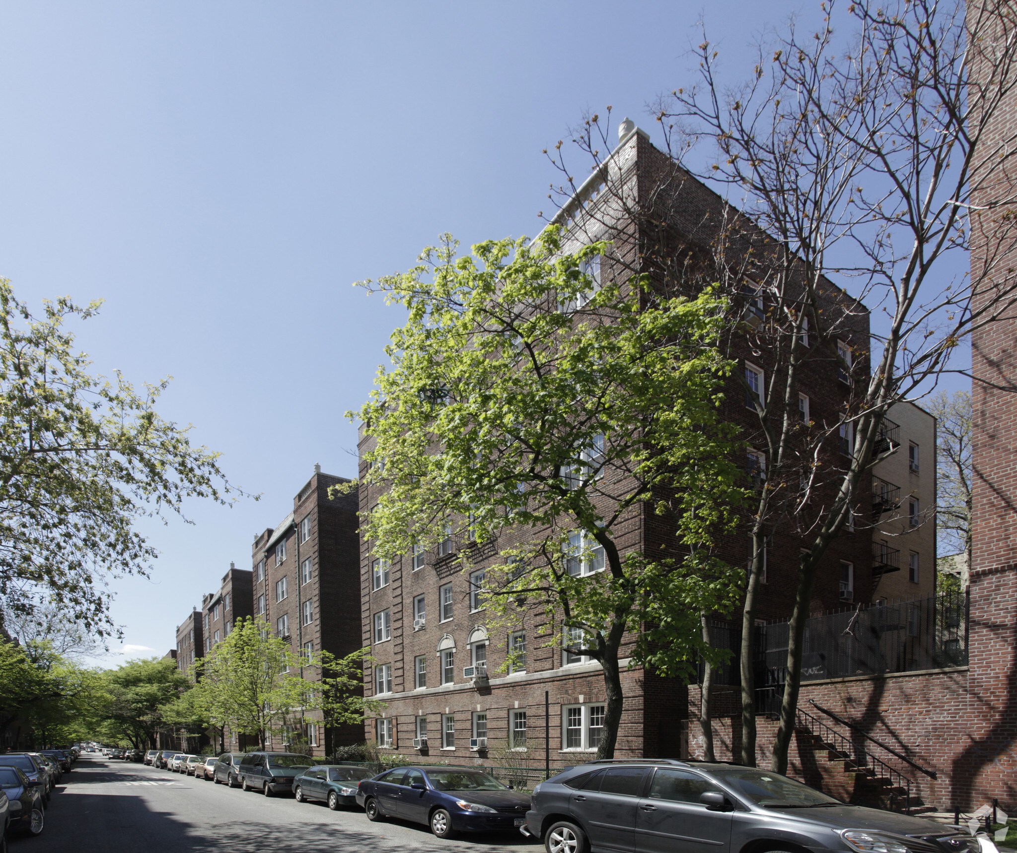 35-30 81st St, Jackson Heights, NY à vendre Photo principale- Image 1 de 11