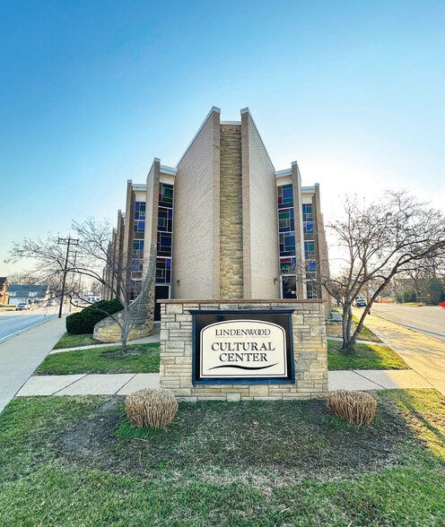 400 N Kingshighway St, Saint Charles, MO à vendre - Photo du bâtiment - Image 2 de 7