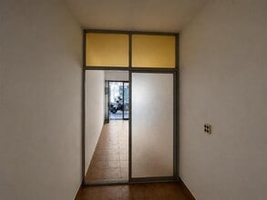 Retail in Santa Coloma de Gramenet, Barcelona for lease Interior Photo- Image 2 of 4