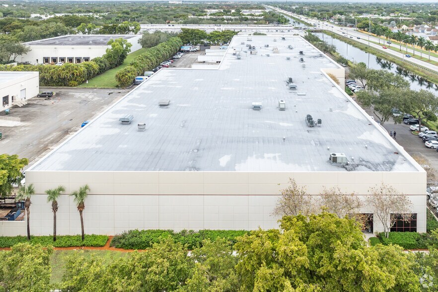 10109-10181 USA Today Way, Miramar, FL à louer - Photo du bâtiment - Image 2 de 4