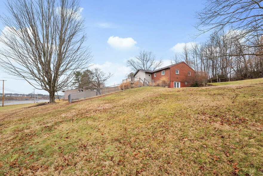 102-108 Allemande Ln, Valencia, PA à vendre - Photo du bâtiment - Image 3 de 34