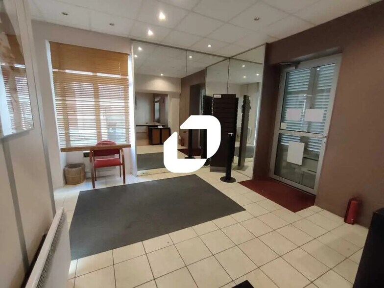 Bureau dans Versailles à louer - Hall d’entrée - Image 1 de 11