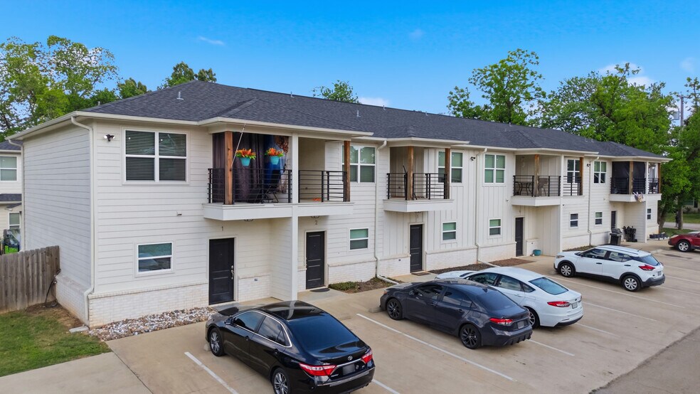 307 N Henry St, Lindale, TX à vendre - Photo du bâtiment - Image 2 de 26