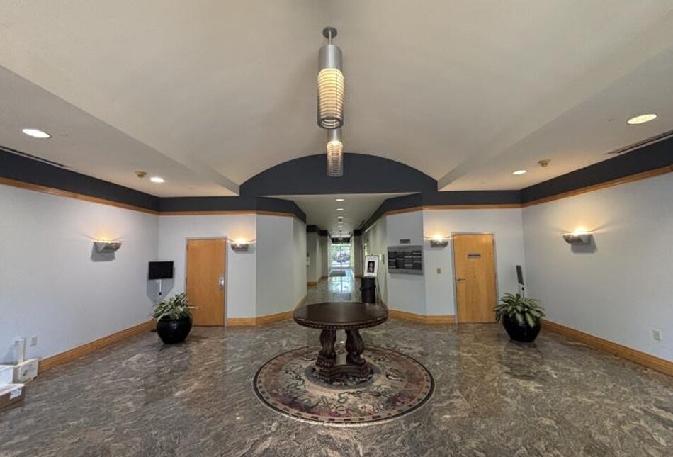 1717 Shipyard Blvd, Wilmington, NC 28403 - Unité 300 - - Photo intérieure - Image 1 of 9