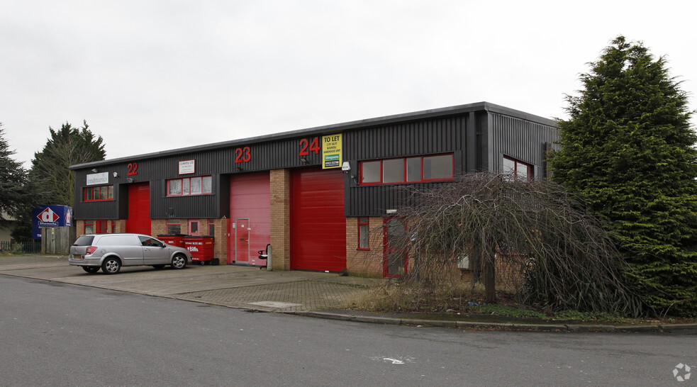 Imperial Way, Watford for lease - Primary Photo - Image 1 of 2