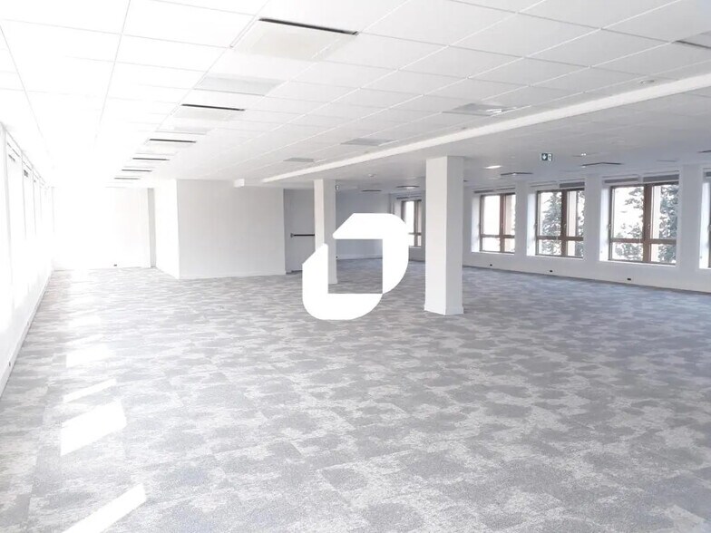 Office in Créteil for lease - Interior Photo - Image 3 of 4