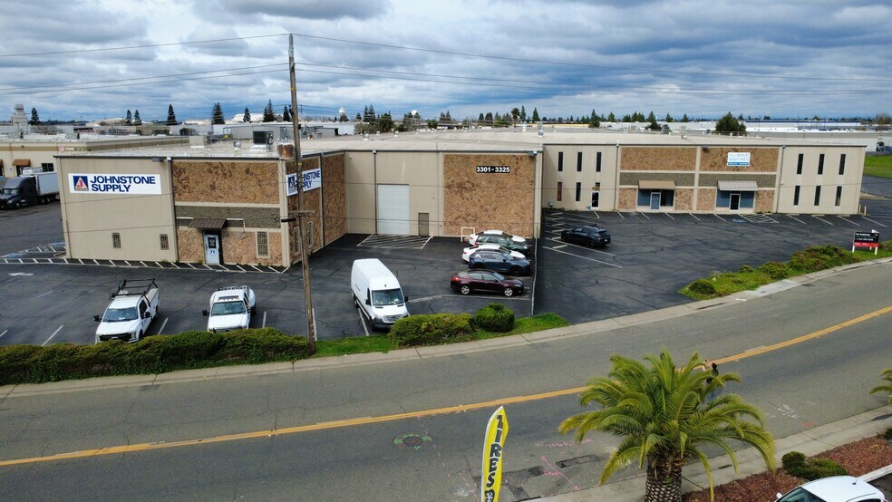 3301-3325 Orange Grove Ave, North Hghlds, North Highlands, CA à vendre - Photo du bâtiment - Image 2 de 9