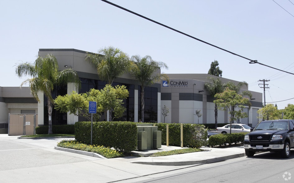 2860 E White Star Ave, Anaheim, CA for lease - Building Photo - Image 2 of 3