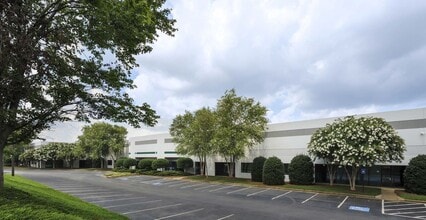 560 Atlanta S Pky, College Park, GA à louer Photo du bâtiment- Image 1 de 3