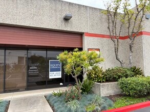 671 Via Alondra, Camarillo, CA à louer Photo du bâtiment- Image 2 de 5