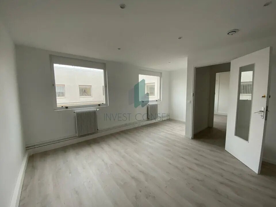 Office in Osny for lease Building Photo- Image 1 of 6