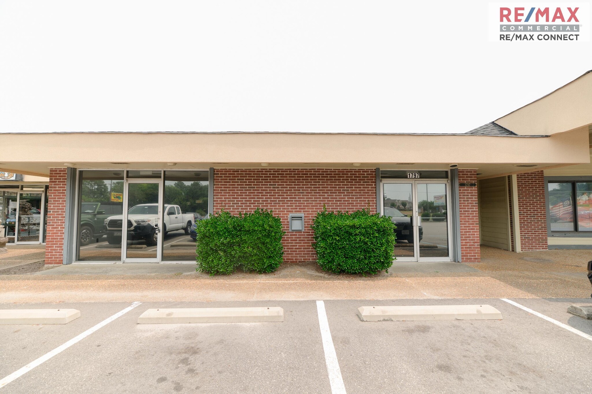 1747-1811 George Washington Memoria Hwy, Gloucester Point, VA for lease Interior Photo- Image 1 of 2