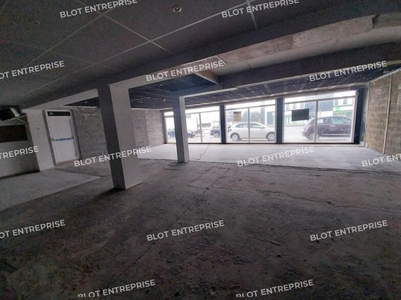 Office in Quimper for lease - Interior Photo - Image 2 of 5