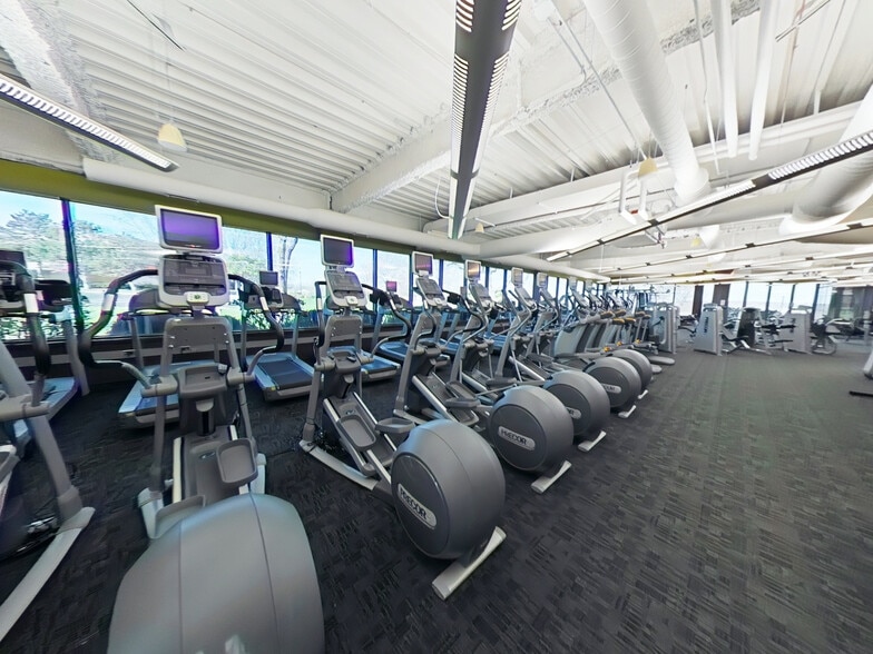 8205 W 108th Ter, Overland Park, KS for lease - Interior Photo - Image 3 of 8