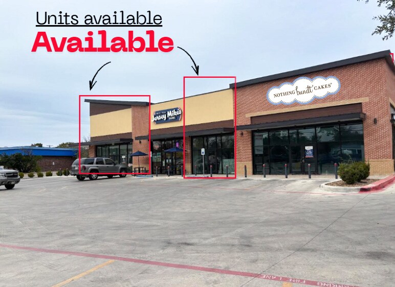 704 Junction Hwy, Kerrville, TX à louer - Photo du bâtiment - Image 2 de 3