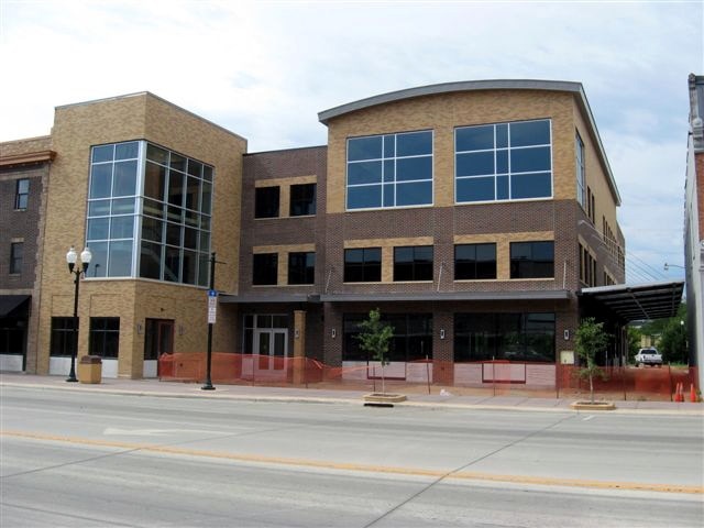 207 W Main St, Marshall, MN for lease - Primary Photo - Image 2 of 5