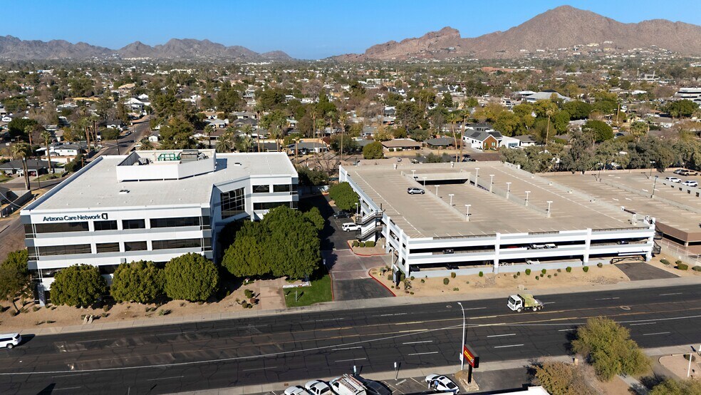 4222 E Thomas Rd, Phoenix, AZ à vendre - Photo du bâtiment - Image 2 de 17