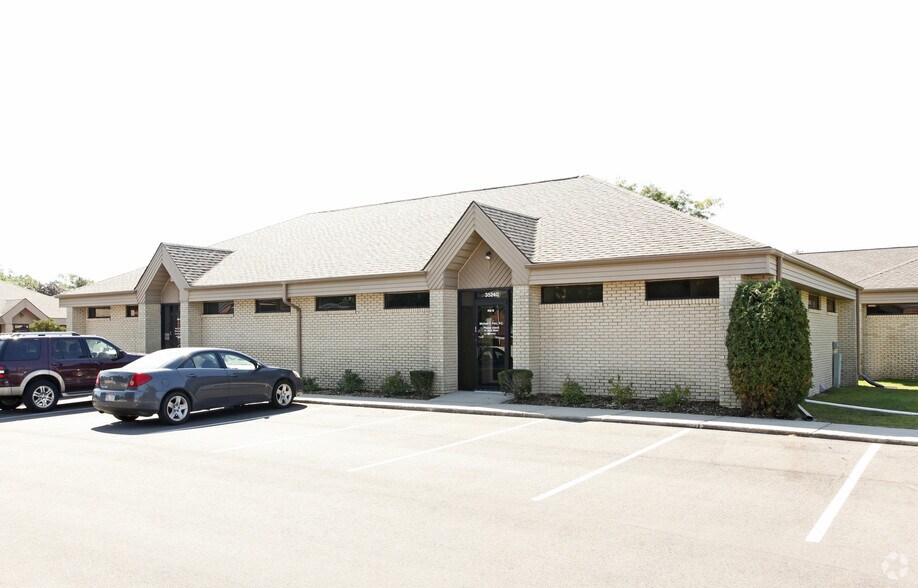 35240 Nankin Blvd, Westland, MI à vendre - Photo du bâtiment - Image 2 de 2