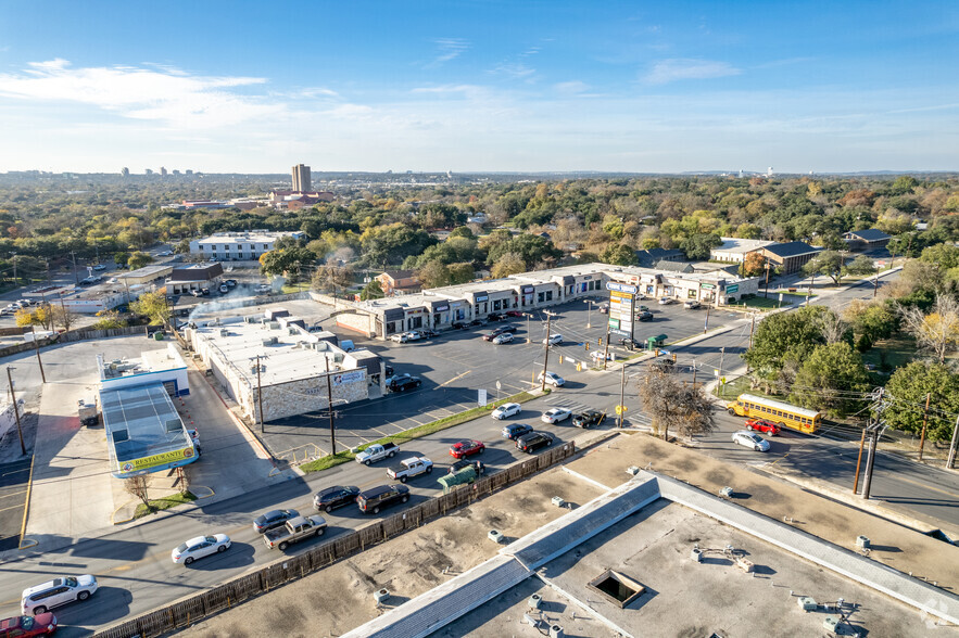 5525 Blanco Rd, San Antonio, TX à louer - Aérien - Image 1 de 26