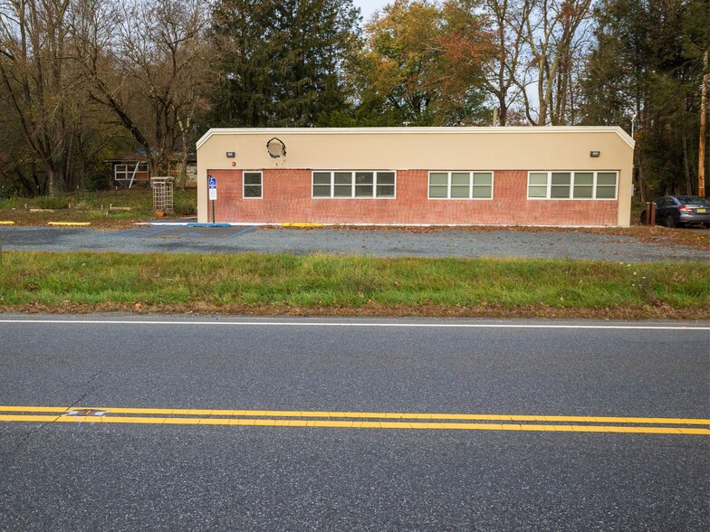 3059 Englishtown Rd, Monroe Township, NJ à vendre - Photo du bâtiment - Image 1 de 1