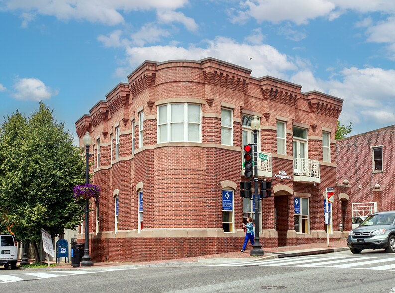 1600 Wisconsin Ave NW, Washington, DC à louer - Photo du bâtiment - Image 1 de 12