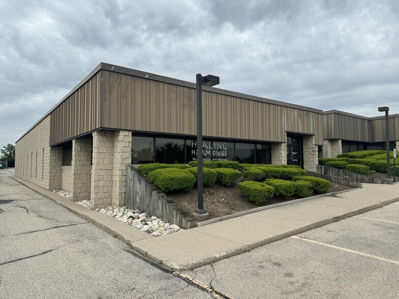 3720 N 124th St, Wauwatosa, WI à louer - Photo du bâtiment - Image 2 de 2