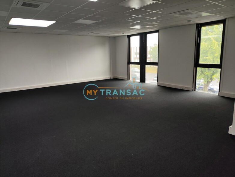 Flex in Bonneuil-sur-Marne for lease - Interior Photo - Image 3 of 13