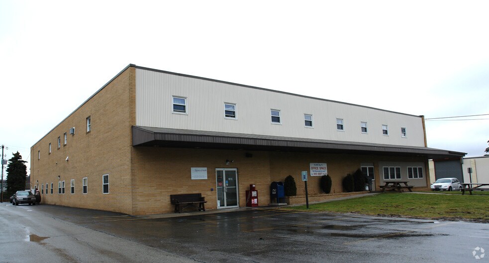 651 S Center Ave, Somerset, PA à louer - Photo du bâtiment - Image 2 de 17