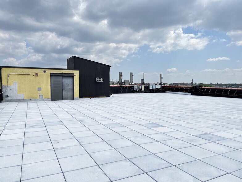 35-37 36th St, Long Island City, NY for lease - Building Photo - Image 3 of 18