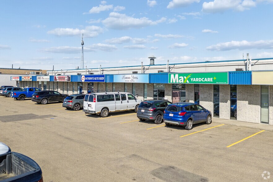 4746 76 Av NW, Edmonton, AB à louer - Photo principale - Image 3 de 5