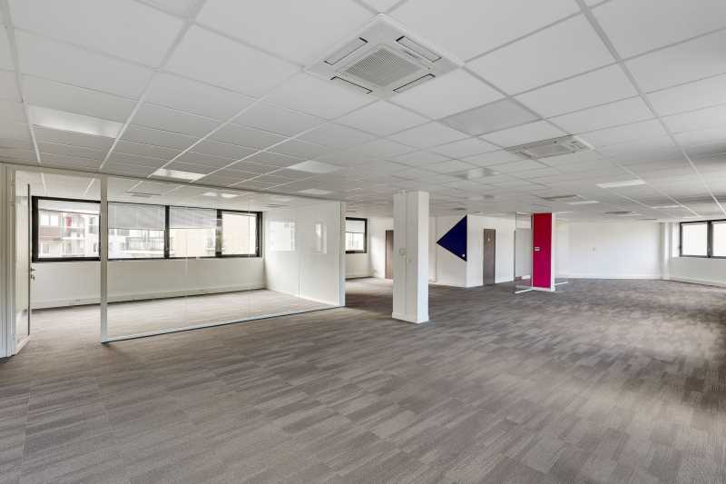 Office in Boulogne-Billancourt for lease - Building Photo - Image 2 of 8