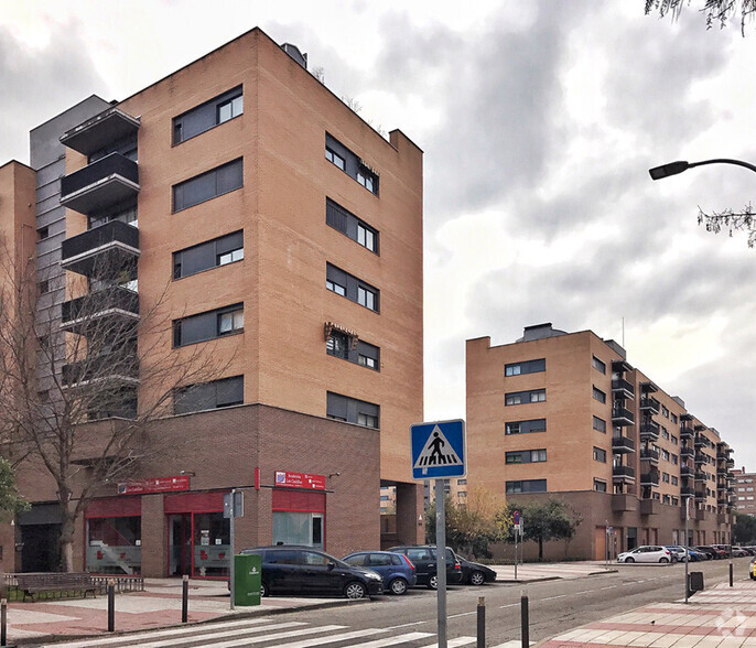 Calle Adelfas, 3, Alcorcón, Madrid à louer - Photo du bâtiment - Image 3 de 3