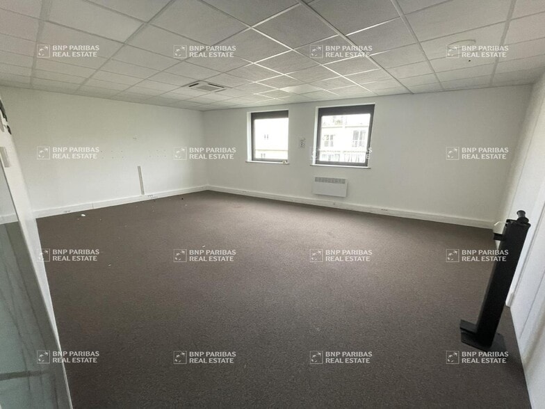 Industrial in Lognes for lease - Interior Photo - Image 2 of 9