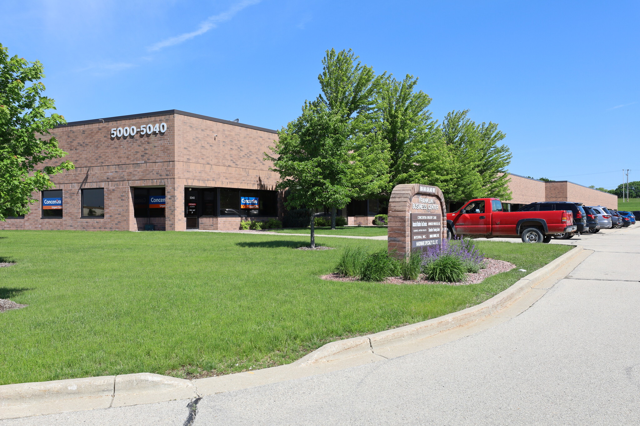 5000-5040 Ashland Way, Franklin, WI for lease Building Photo- Image 1 of 3