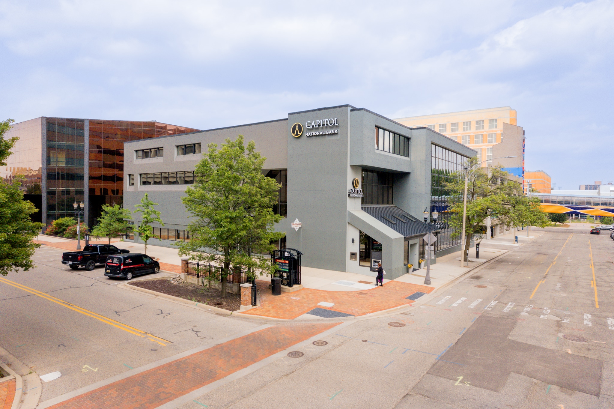 200 N Washington Sq, Lansing, MI for lease Primary Photo- Image 1 of 5