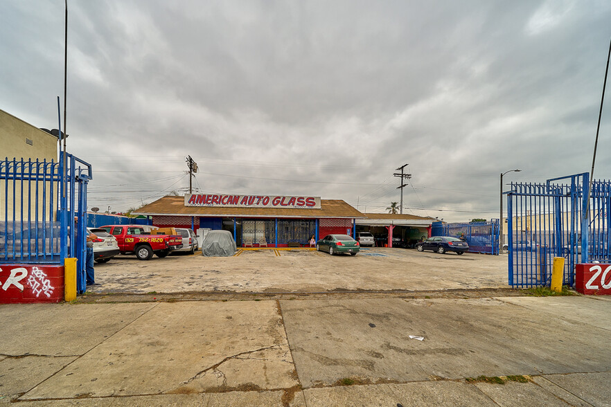 2052 W Florence Ave, Los Angeles, CA à vendre - Photo du bâtiment - Image 1 de 1