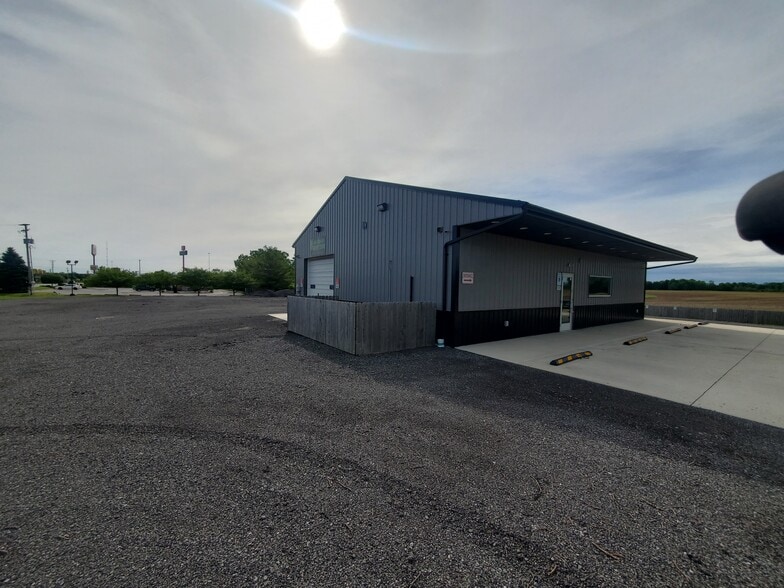 1579 E Wyandot Ave, Upper Sandusky, OH for sale - Building Photo - Image 2 of 23
