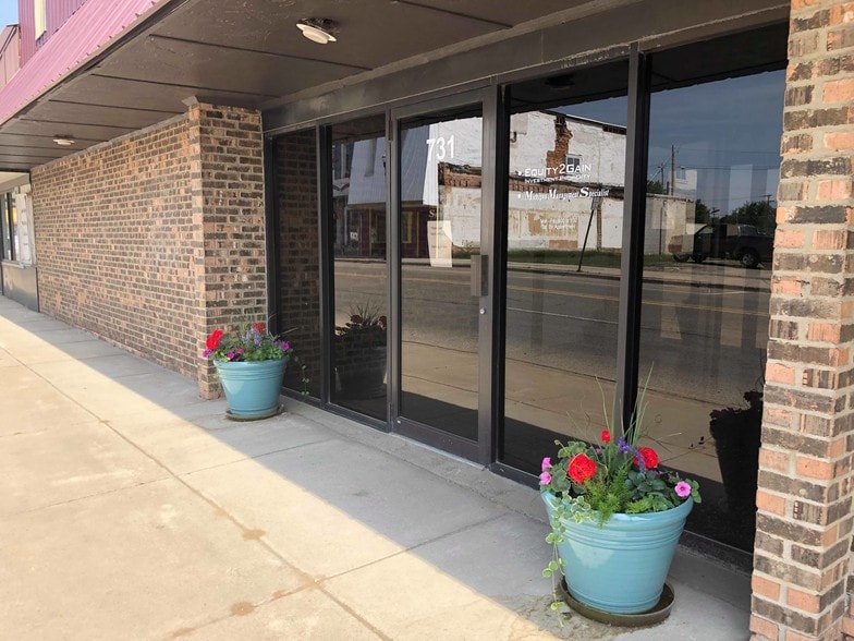 727-731 E Mount Morris St, Mount Morris, MI for sale - Building Photo - Image 2 of 14