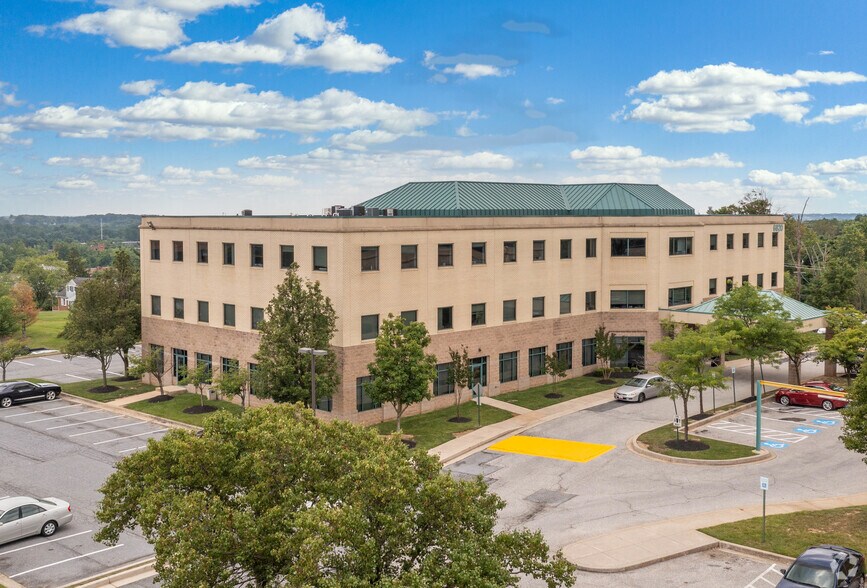6820 Hospital Dr, Rosedale, MD à louer - Photo du bâtiment - Image 1 de 8